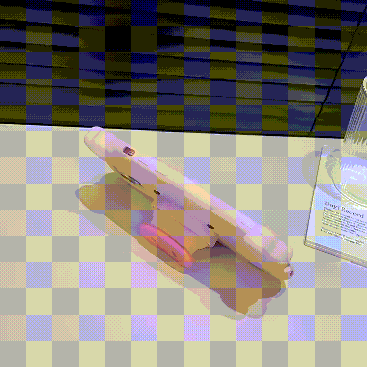 coque iphone cochon avec support en action