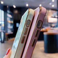 Coque iPhone coeur contour doré vue decoupe boutons