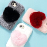 Alternative view of Coque iPhone 12 Coeur moelleux en fourrure