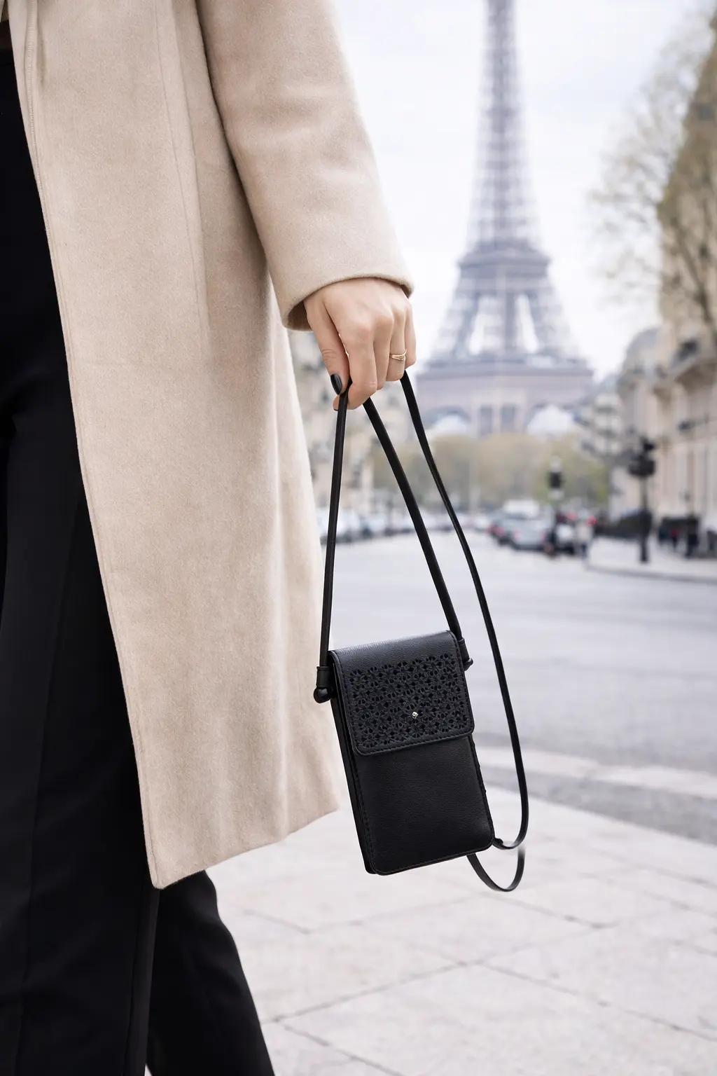 Pochette-smartphone-chic-bandouliere